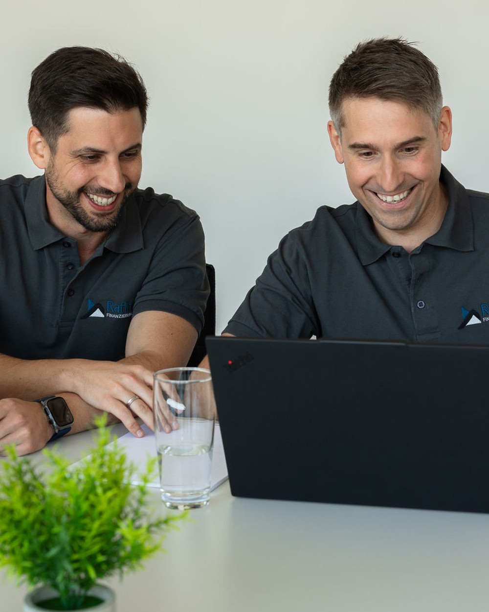Norman Deris und Dominik Rapp, Geschäftsführer der Rafino Finanz GmbH